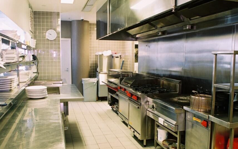 Thiết Bị Bếp Nhà Hàng Gồm Những Gì?